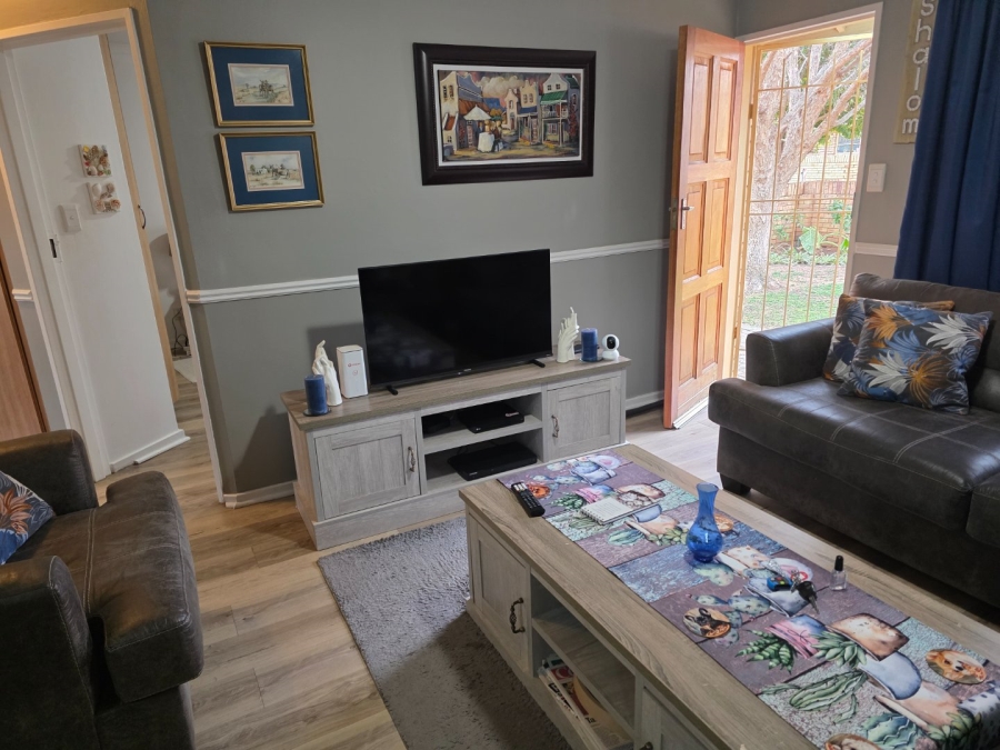 2 Bedroom Property for Sale in Langenhovenpark Free State